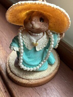 Vintage 1992 "In Mom's Easter Bonnet" Hallmark Tender Touches painted resin